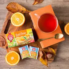 Herbata owocowa w kopertach Teekanne Fresh Orange, pomarańcza, w filiżance