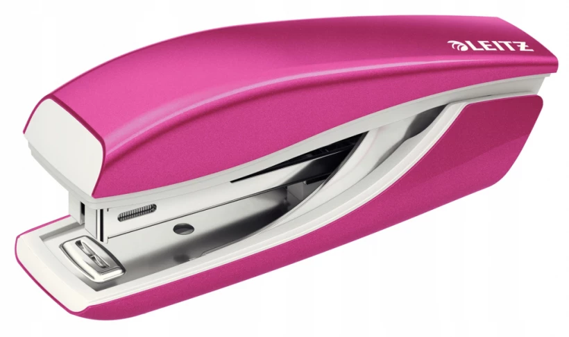Łatwy w użyciu i funkcjonalny zszywacz mini Leitz NeXXt Wow w kolorze metalicznym różowym