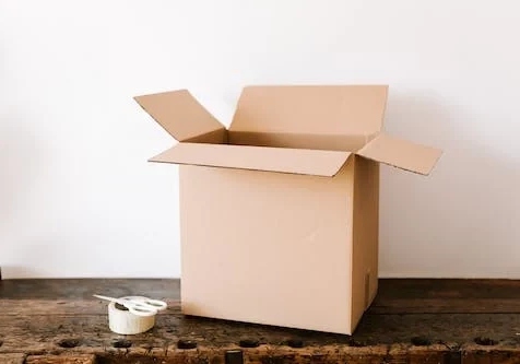 Pakowanie paczek i przesyłek do paczkomatu- jak dobrze i bezpiecznie zapakować paczkę