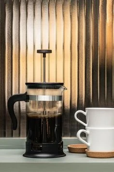 Kawa parzona w zaparzaczu tłokowym