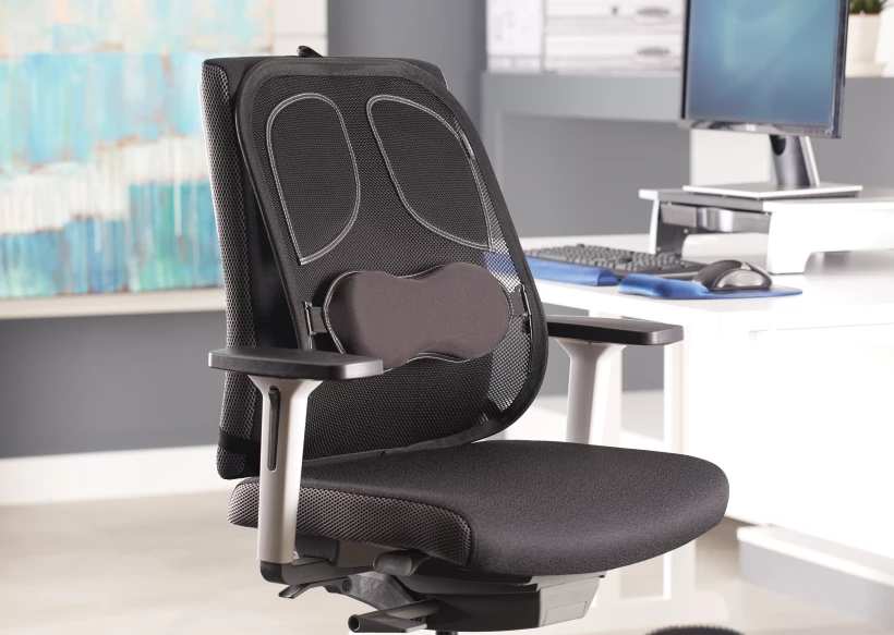 czarna nakładka na fotel biurowy o wymiarach 505x440x150mm